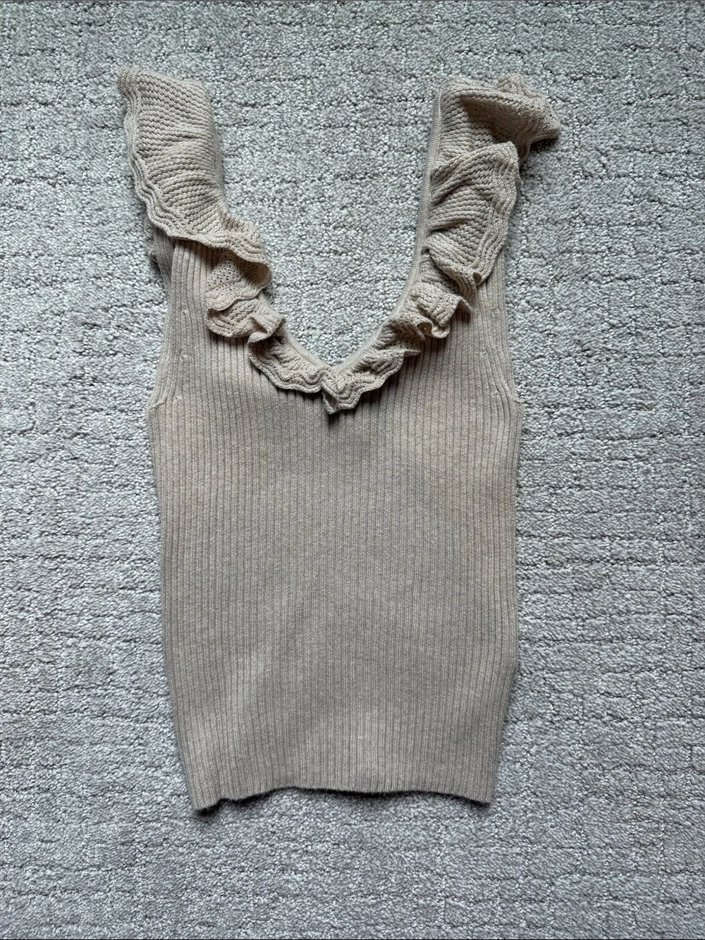 GAP Ribbed Ruffle V-Neck Tank - Beige - Picture 1 of 2